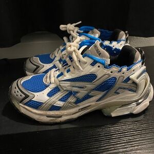 Blue and white balencis